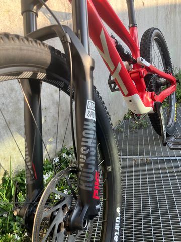 YT Industries JEFFSY 27 CF Pro 2019 2019 Mountainbike usato, Rosso — immagine 13 di 23
