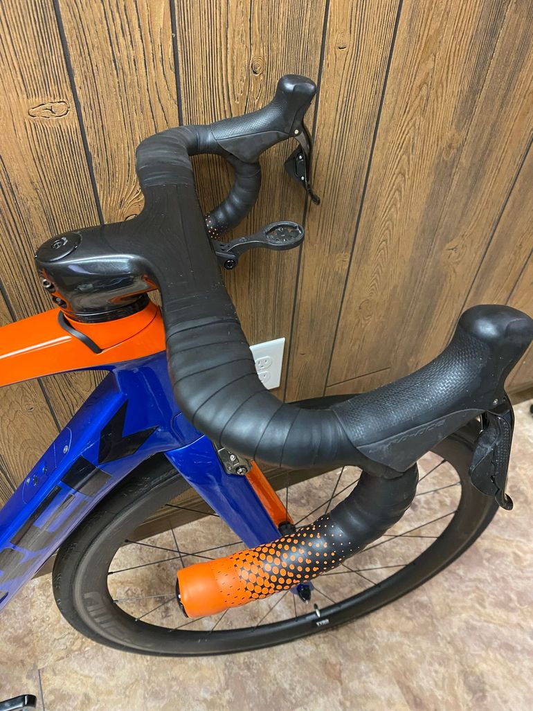 Used Trek Madone 9.9 2018 2018 Road & Gravel, Blue — image 9 of 34