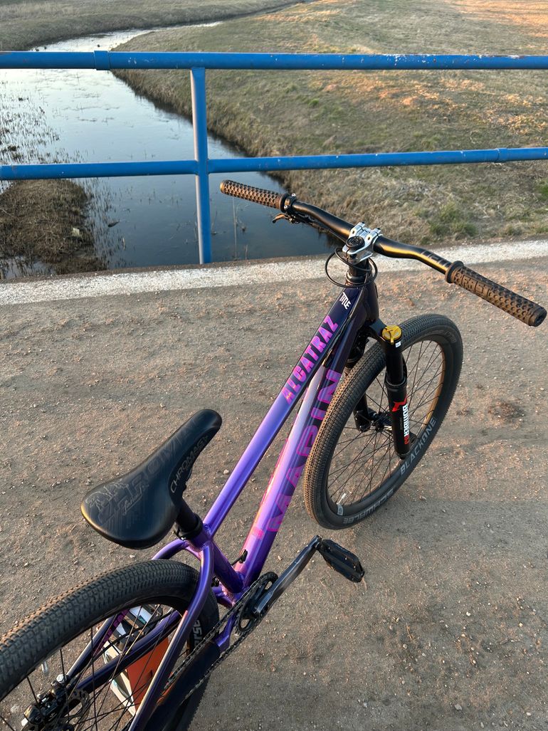 Used Marin Alcatraz 2 2025 2025 Mountainbike, Purple, 26 — image 2 of 4
