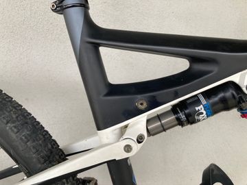 Used Orbea OIZ M50 2018 2018 Mountainbike, White, 27.5, 29 — image 9 of 10