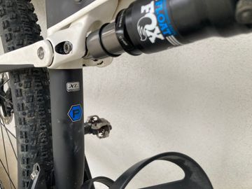 Used Orbea OIZ M50 2018 2018 Mountainbike, White, 27.5, 29 — image 3 of 10