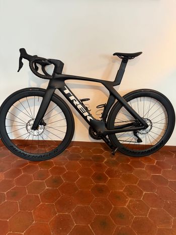 Used Trek Madone SL 6 Gen 7 2024 2024 Road & Gravel, Black — image 2 of 7