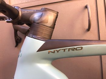Pinarello Nytro SRAM Rival eTap AXS 2024 Road & Gravel usato, Blu — immagine 10 di 11