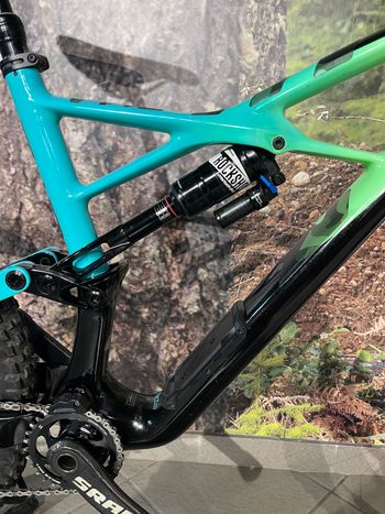 Used Specialized Enduro Pro 650b 2018 2018 Mountainbike, Green, 27.5 — image 8 of 13