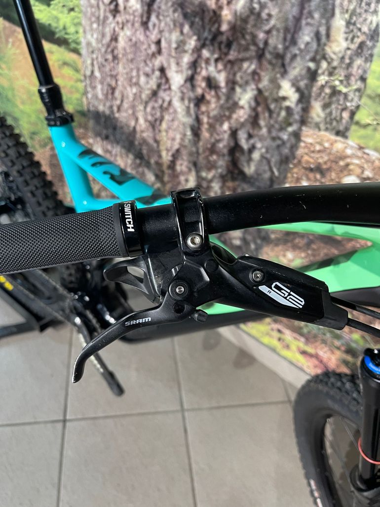 Used Specialized Enduro Pro 650b 2018 2018 Mountainbike, Green, 27.5 — image 12 of 13