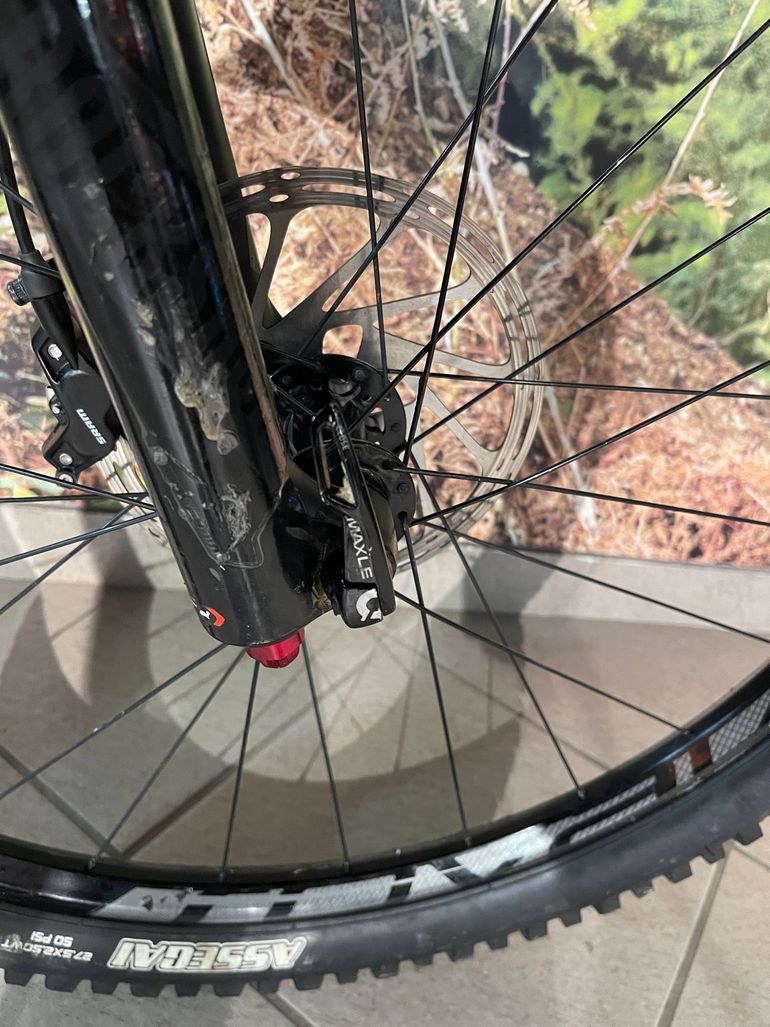 Used Specialized Enduro Pro 650b 2018 2018 Mountainbike, Green, 27.5 — image 10 of 13