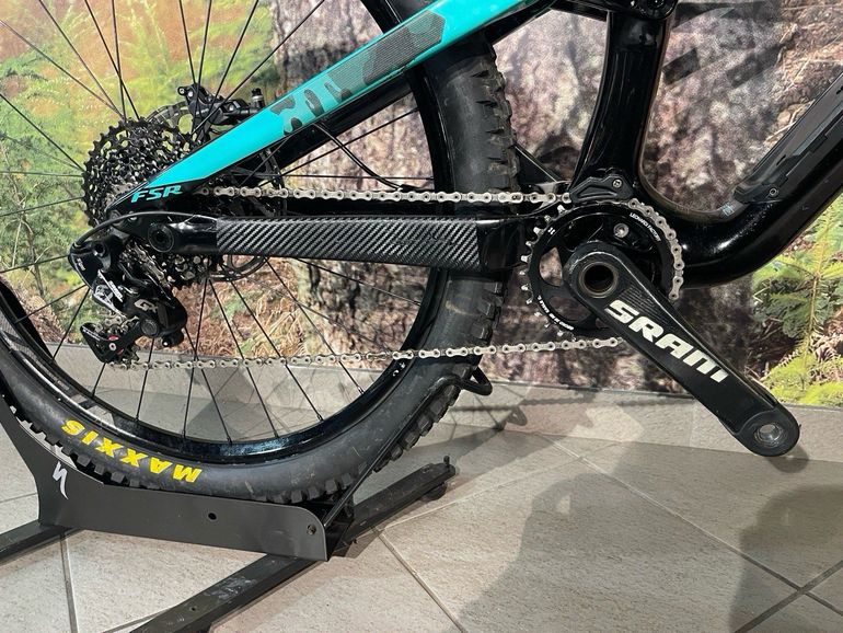 Used Specialized Enduro Pro 650b 2018 2018 Mountainbike, Green, 27.5 — image 2 of 13