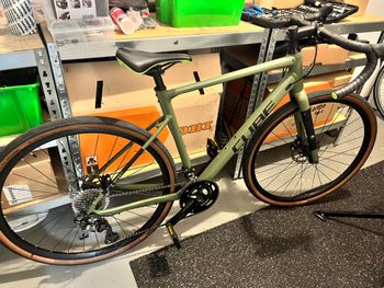 Used CUBE NUROAD RACE 2022 2022 Road & Gravel, Green — image 3 of 4
