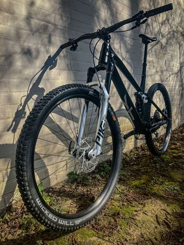 Used YT Industries Izzo SRAM GX Eagle AXS 2022 Mountainbike, Black — image 6 of 8