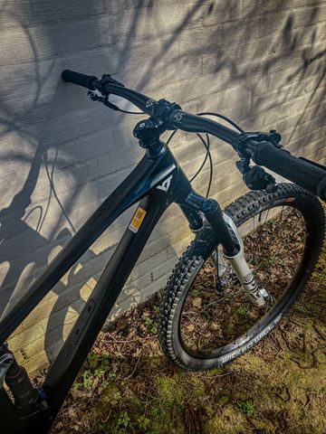 Used YT Industries Izzo SRAM GX Eagle AXS 2022 Mountainbike, Black — image 3 of 8