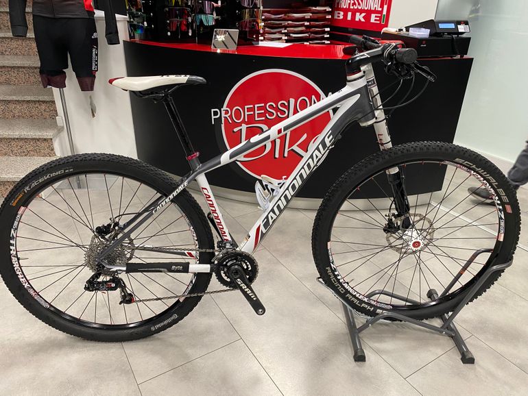 Used Cannondale F-si Carbon 2 lefty 2017 2017 Mountainbike, White — image 1 of 3