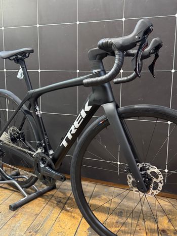 Trek Domane SL 5 Gen 4 2025 2025 Road & Gravel de segunda mano, Negro — imagen 3 de 3