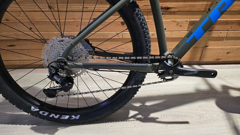 Used Trek Roscoe 6 2023 2023 Mountainbike, Green, 27.5 — image 2 of 3