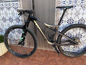 Orbea OIZ M30 2021 2021 Mountainbike usato, Grigio chiaro — immagine 2 di 6