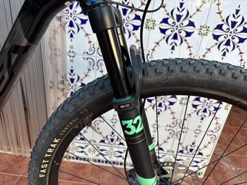 Used Orbea OIZ M30 2021 2021 Mountainbike, Light Gray, 29 — image 4 of 6