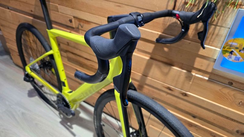 Used BMC Roadmachine 01 AMP X TWO 2023 2023 Road & Gravel, Green — image 3 of 3