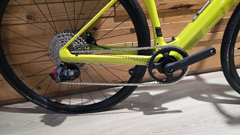 Used BMC Roadmachine 01 AMP X TWO 2023 2023 Road & Gravel, Green — image 2 of 3