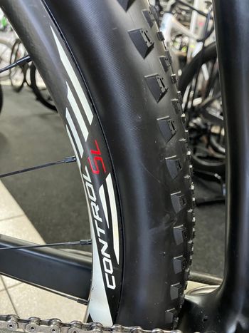 Used Specialized IPIC HT 2020 Mountainbike, Black — image 5 of 9