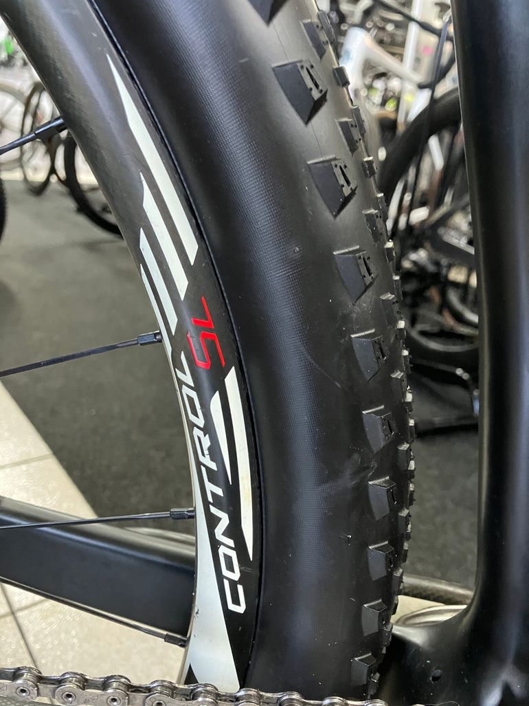 Used Specialized IPIC HT 2020 Mountainbike, Black — image 5 of 9