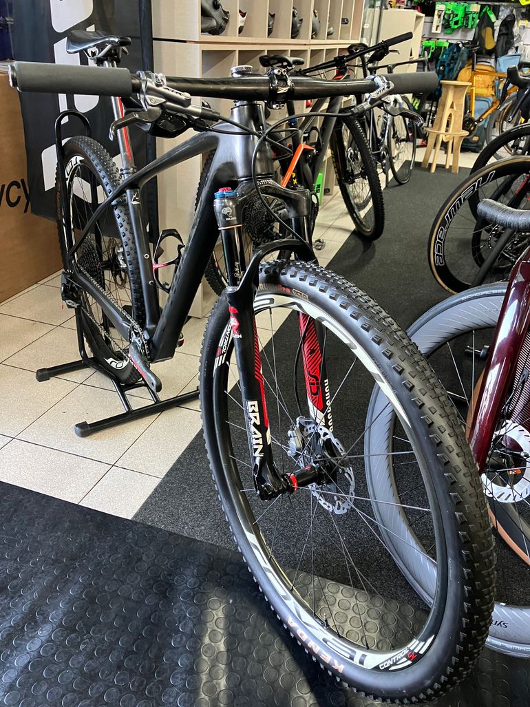 Used Specialized IPIC HT 2020 Mountainbike, Black — image 9 of 9