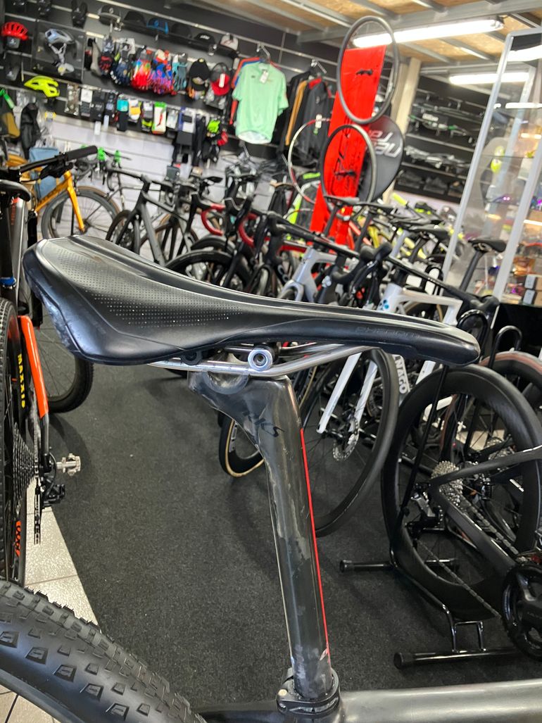 Used Specialized IPIC HT 2020 Mountainbike, Black — image 6 of 9