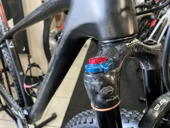 Used Specialized IPIC HT 2020 Mountainbike, Black — image 2 of 9