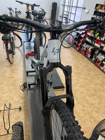 Used Lapierre Spicy CF 6.9 2024 2024 Mountainbike, White, 29 — image 2 of 3
