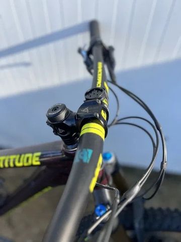Rocky Mountain Altitude Carbon 90 2018 2018 Mountainbike usato, Viola — immagine 3 di 6