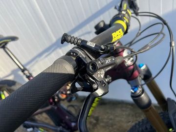 Rocky Mountain Altitude Carbon 90 2018 2018 Mountainbike usato, Viola — immagine 5 di 6