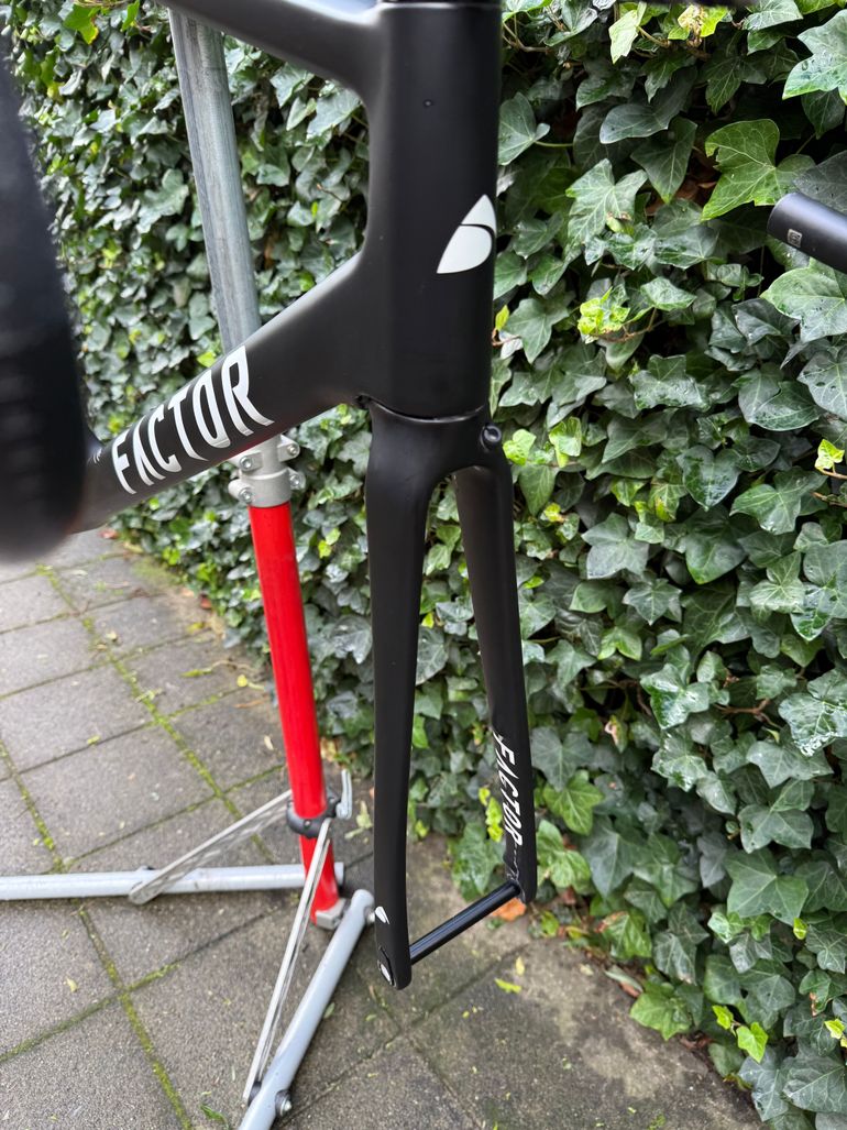 Used Factor O2 Disk Frameset - size 56 Frameset 2021 Road & Gravel, Black — image 8 of 15