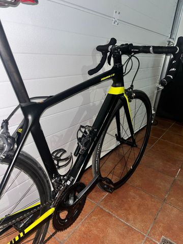 Used Giant TCR Advanced Pro 1 2017 2017 Road & Gravel, Black — image 3 of 5