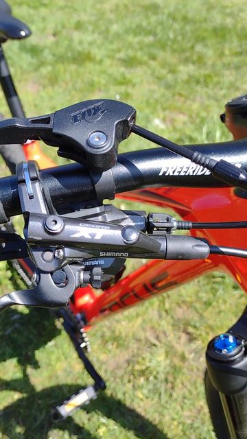 Used Focus Raven 2021 Mountainbike, Red — image 3 of 9