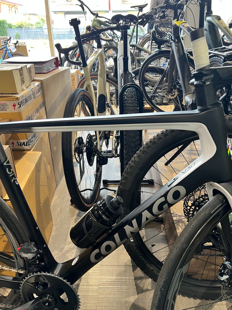 Gebrauchtes Colnago V3 RS 2021 Road & Gravel, Schwarz — Bild 2 von 8