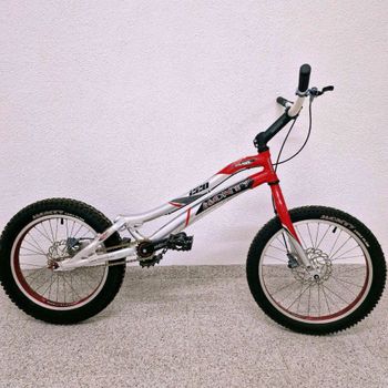Monty kamel 220 2011 Mountainbike de segunda mano, Rojo — imagen 1 de 5
