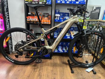 Used Merida eONE-FORTY 400 2025 2025 Mountainbike — image 1 of 9