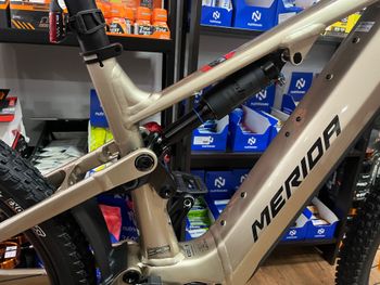Used Merida eONE-FORTY 400 2025 2025 Mountainbike — image 5 of 9