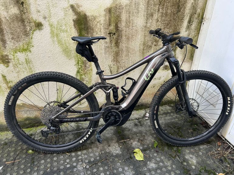 Used Liv Embolden E+ 1 2023 2023 Mountainbike, Light Gray, 27.5, 29 — image 3 of 5