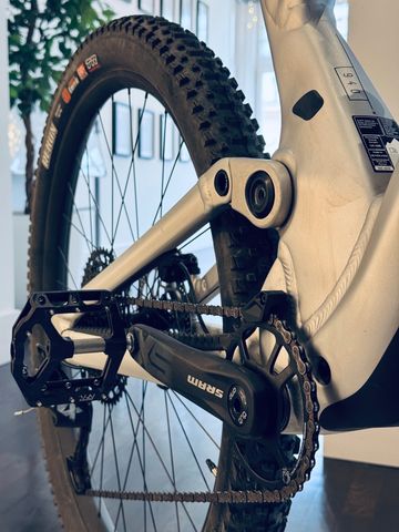 Used Scott Genius 940 2024 2024 Mountainbike, Light Gray, 29 — image 10 of 21
