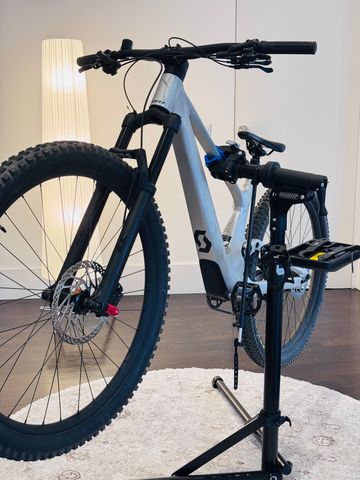 Used Scott Genius 940 2024 2024 Mountainbike, Light Gray, 29 — image 12 of 21