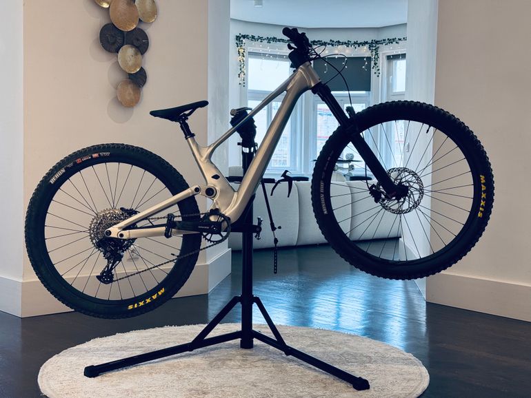 Scott Genius 940 2024 2024 Mountainbike usato, Grigio chiaro — immagine 15 di 21