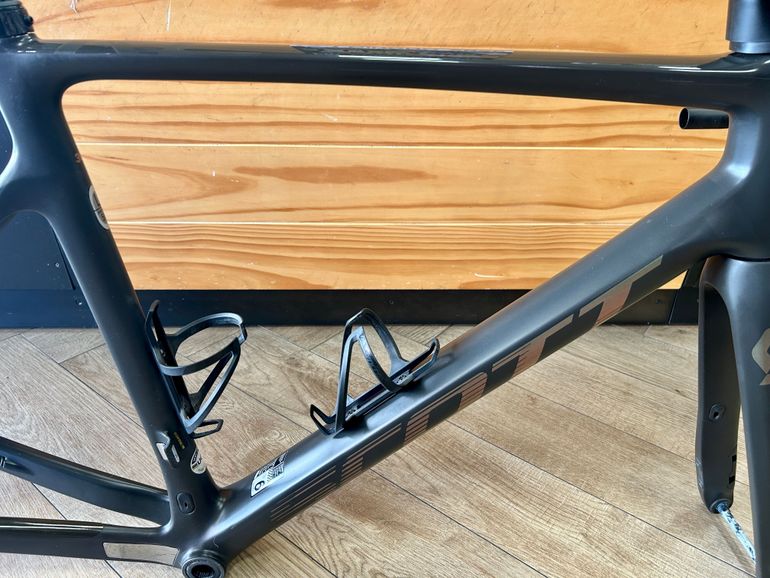 Scott Addict RC 30 2024 Frameset 2024 Road & Gravel usato, Grigio chiaro — immagine 3 di 9