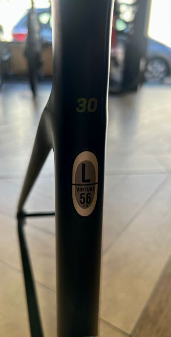 Scott Addict RC 30 2024 Frameset 2024 Road & Gravel usato, Grigio chiaro — immagine 8 di 9