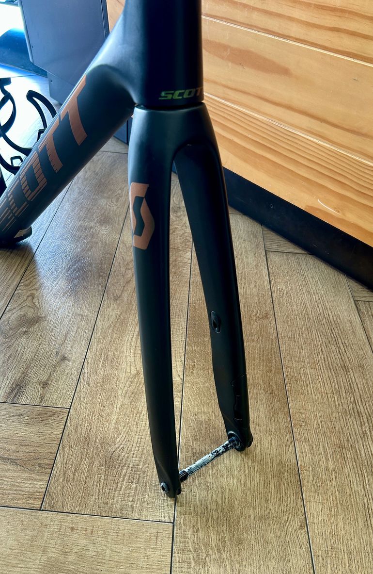 Scott Addict RC 30 2024 Frameset 2024 Road & Gravel usato, Grigio chiaro — immagine 5 di 9