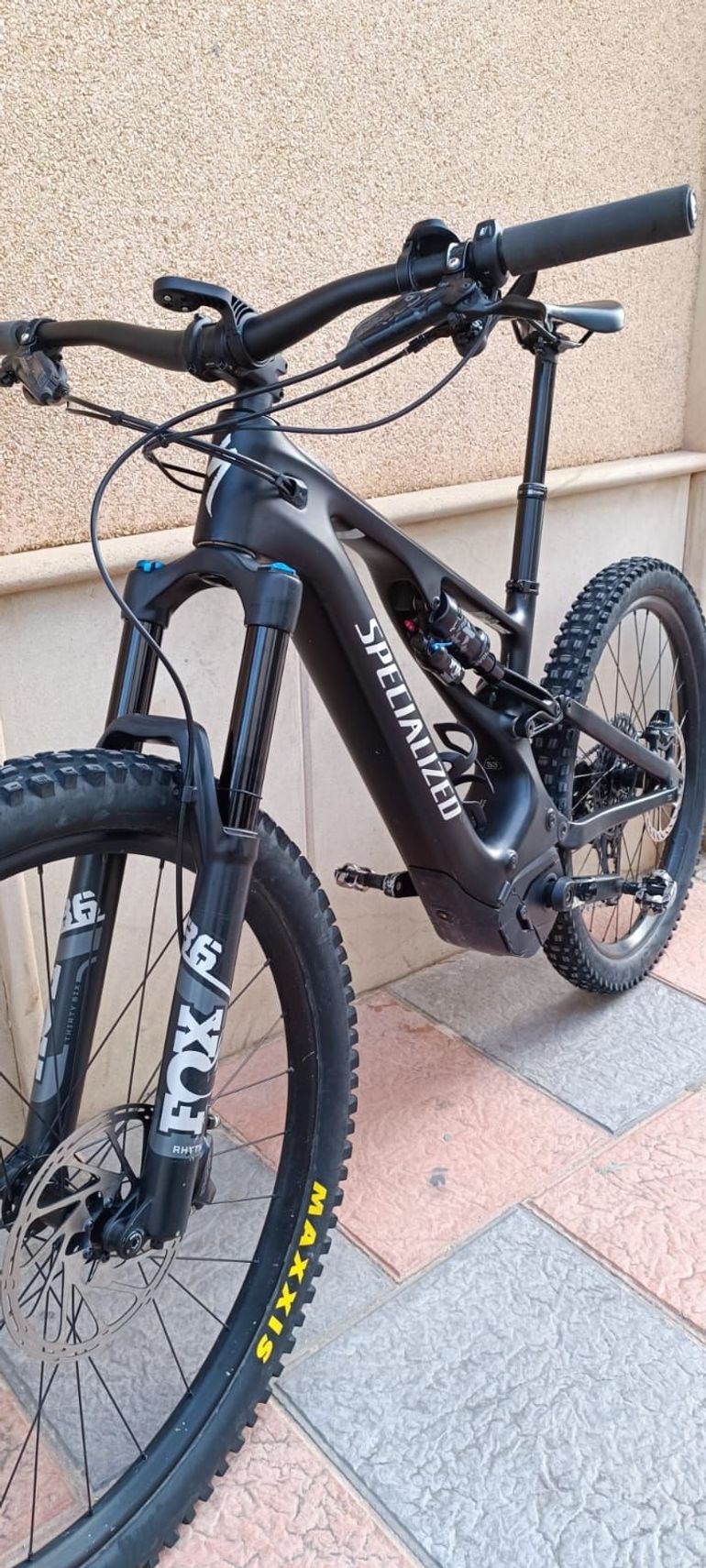 Used Specialized Turbo Levo Comp 2022 2022 Mountainbike, Black, 29, 27.5 — image 5 of 6