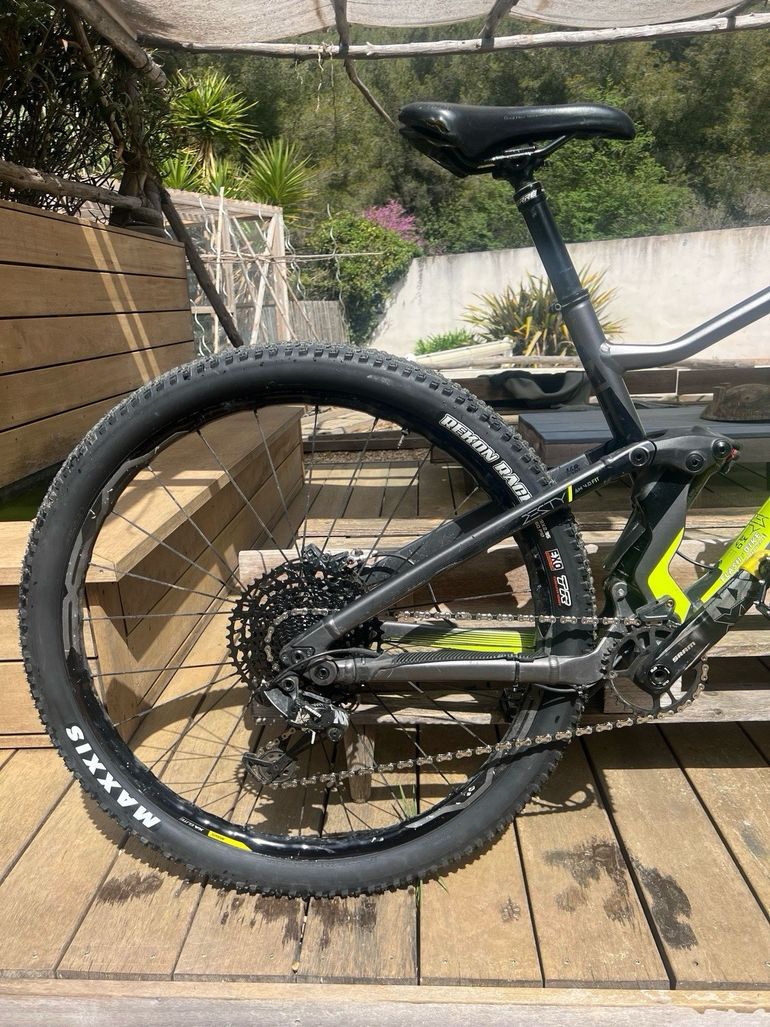 Used Lapierre ZESTY AM FIT 4.0 2020 2020 Mountainbike, Light Gray, 27.5, 29 — image 4 of 7