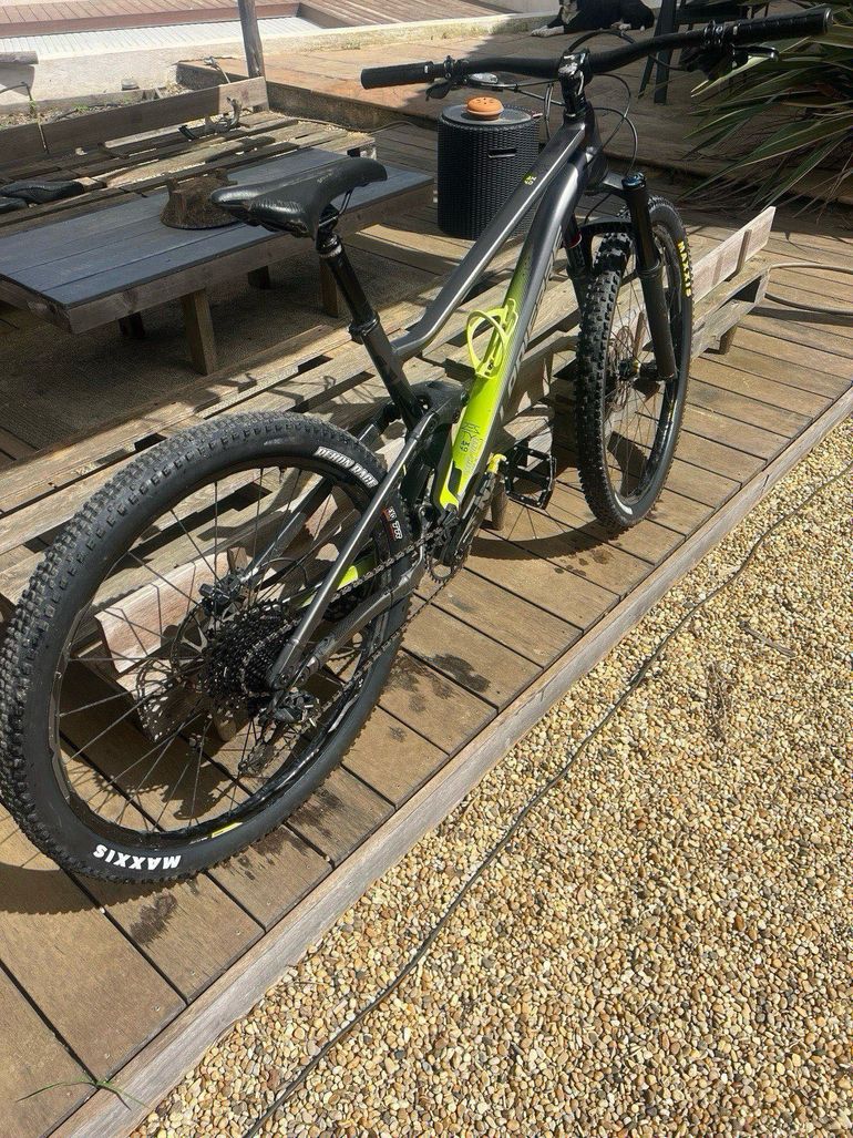 Used Lapierre ZESTY AM FIT 4.0 2020 2020 Mountainbike, Light Gray, 27.5, 29 — image 3 of 7