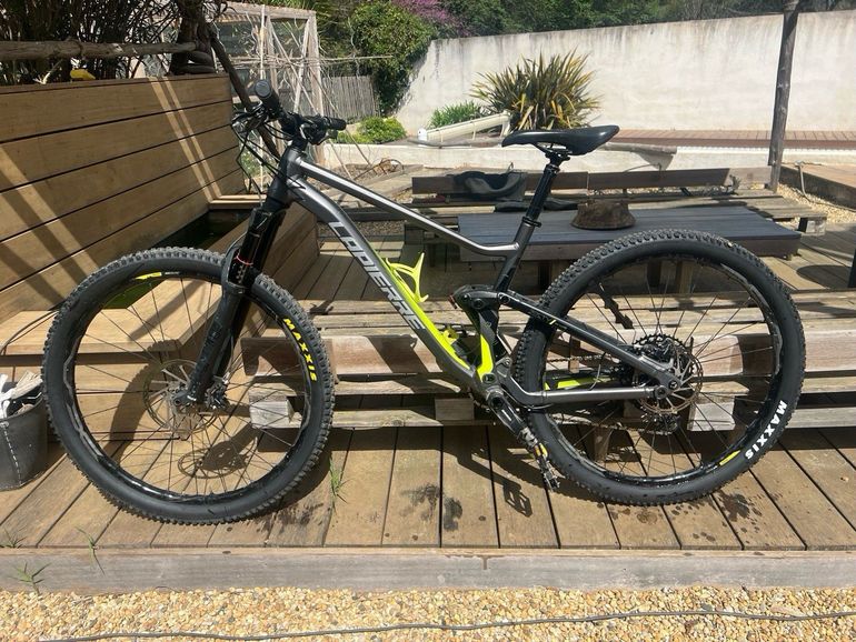 Used Lapierre ZESTY AM FIT 4.0 2020 2020 Mountainbike, Light Gray, 27.5, 29 — image 1 of 7