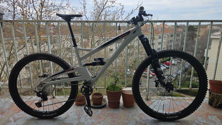 Used Orange Switch 6 2022 2022 Mountainbike, Light Gray — image 1 of 3