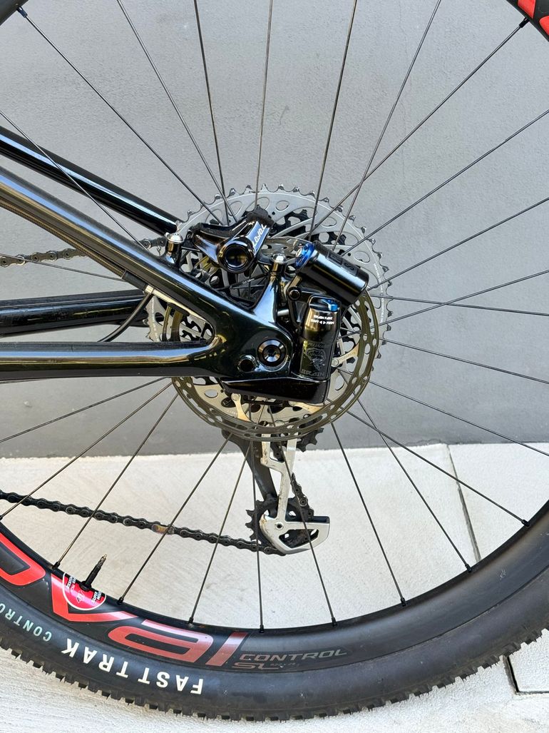 Used Specialized Men's S-Works Epic 2019 2019 Mountainbike, Black, 29 — image 7 of 11