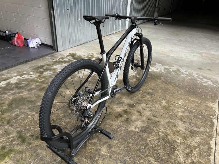 Used Trek Procaliber 9.7 2024 2024 Mountainbike, White, 29 — image 3 of 9